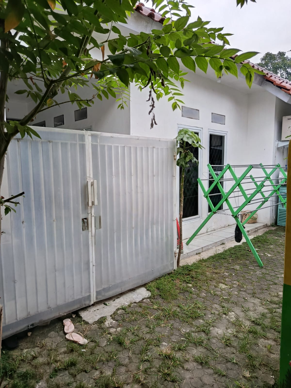 tampak depan rumah siap huni di jagakarsa jakarta selatan