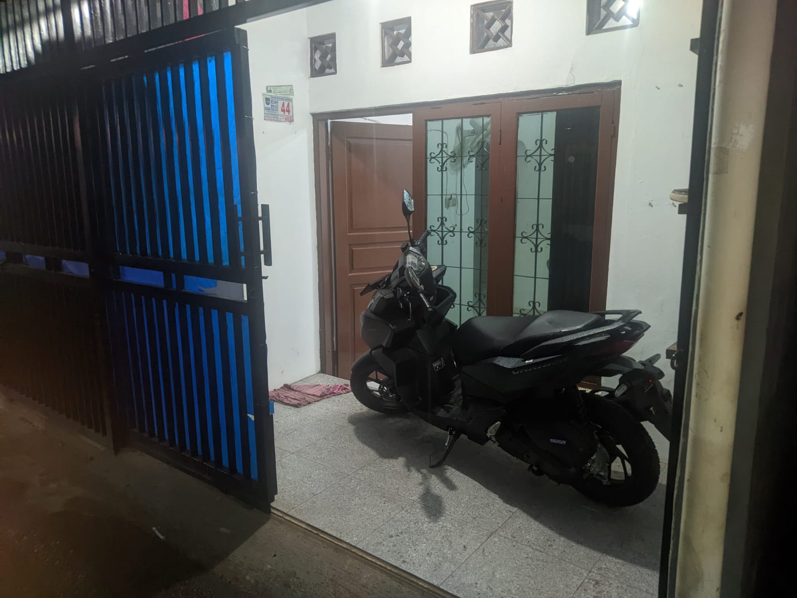 teras rumah minimalis di cisalak depok