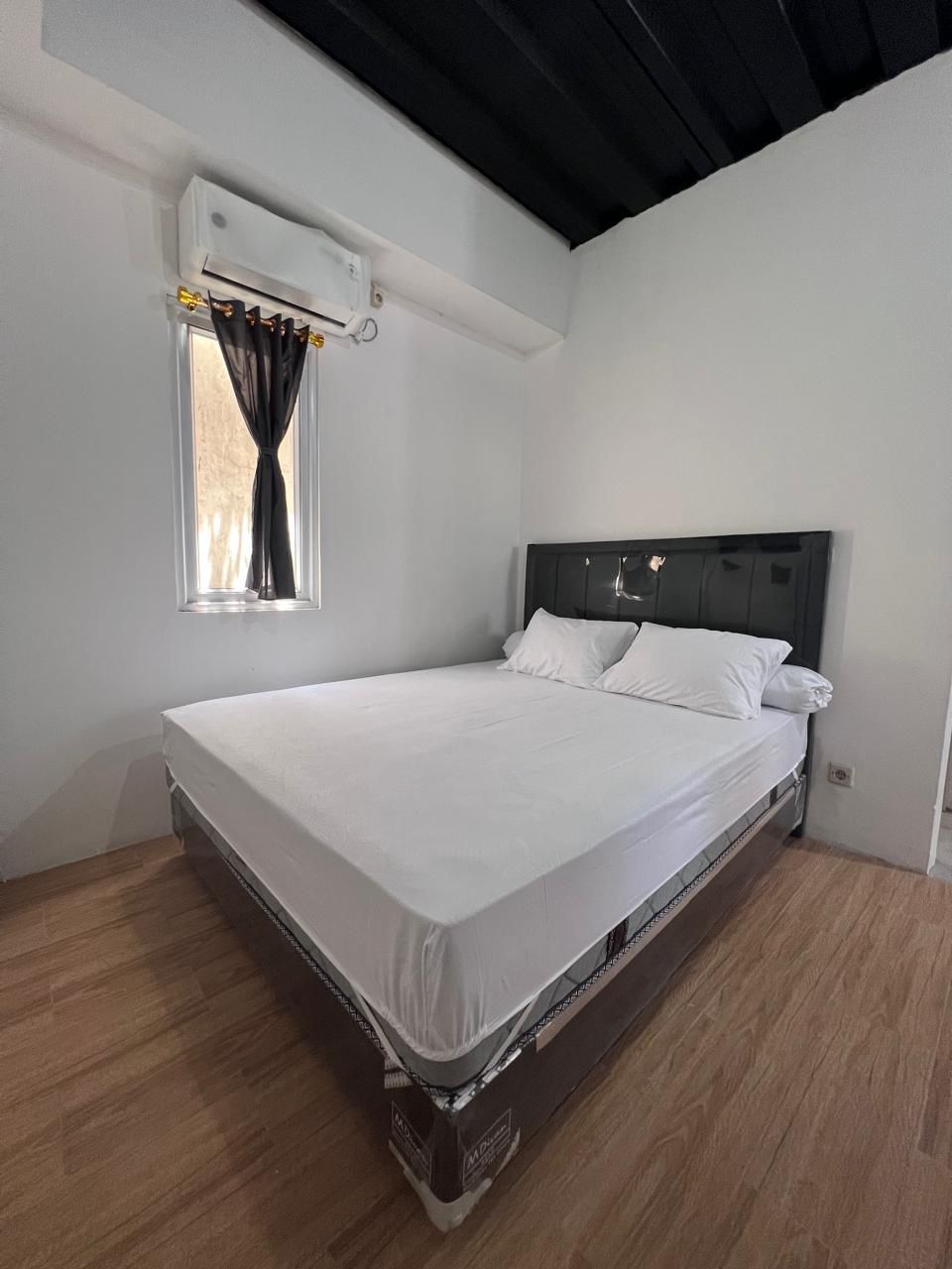 kamar tidur nyaman kost eklusif maguwoharjo jogja