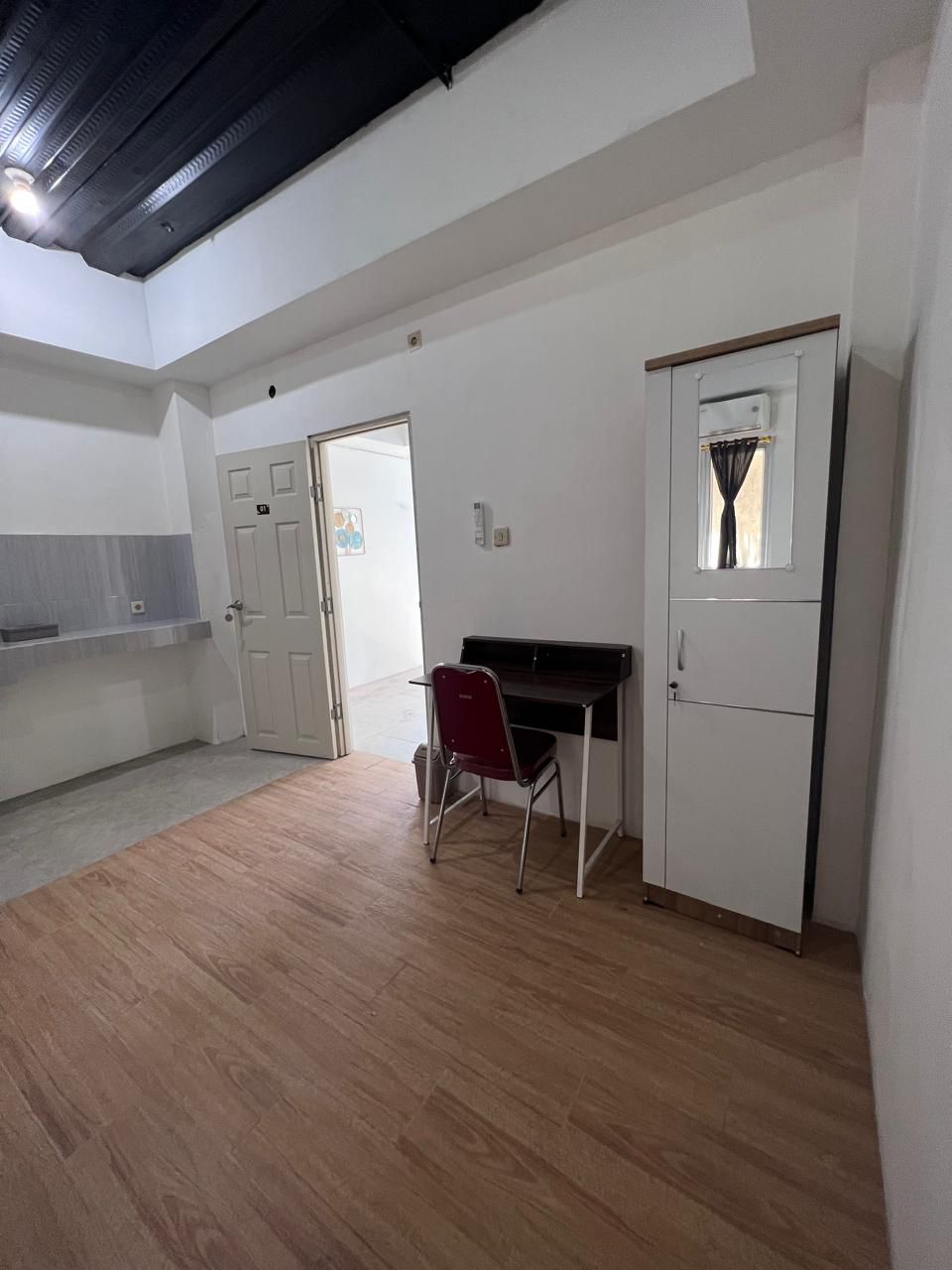pintu masuk ruangan kost eklusif maguwoharjo jogja